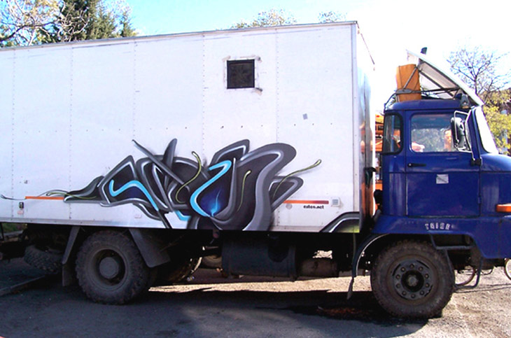 prevozni-sredstva-2-risuvane-kamion-custom-garage